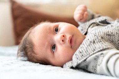 küçük bir bebek portresi