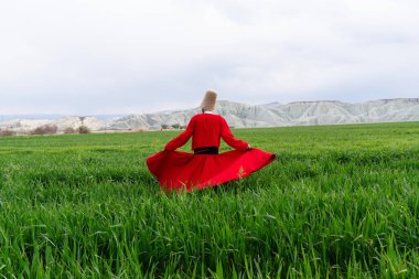 Sufi girdabı (Türkçe: Semazen), Sufiler arasında ortaya çıkan bir Sama ya da fiziksel olarak aktif meditasyondur..