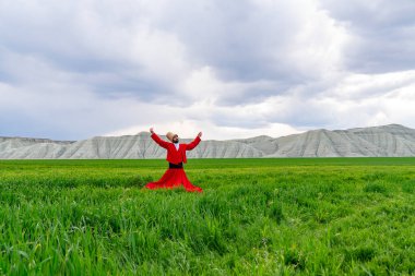Sufi girdabı (Türkçe: Semazen), Sufiler arasında ortaya çıkan bir Sama ya da fiziksel olarak aktif meditasyondur..