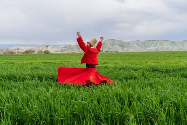 Sufi girdabı (Türkçe: Semazen), Sufiler arasında ortaya çıkan bir Sama ya da fiziksel olarak aktif meditasyondur..