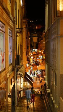 Lizbon 'da gece sokağı