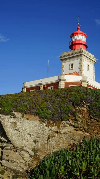 Avrupa 'nın batısındaki güzel bir sahilin renkli fotoğrafı