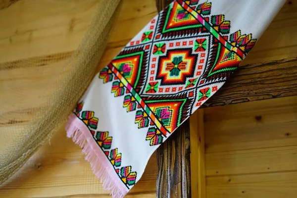 Ukrayna kültürünün ulusal işlemeli havlusu