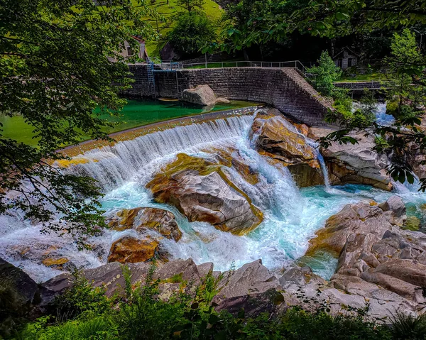 Cores Incríveis River Verzasca Suíça — Fotografia de Stock