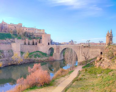 Toledo İspanya ve tarihi binaları.