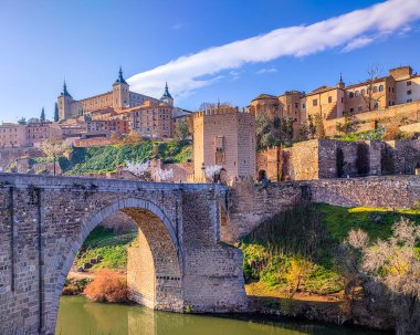 Toledo İspanya ve tarihi binaları.