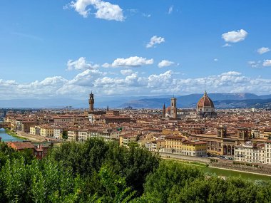 Floransa 'daki ortaçağ kaleleri, kiliseler ve kuleler.