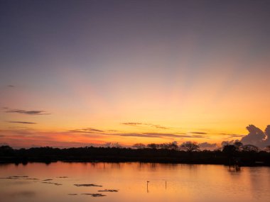 Iloilo Filipinlerine yakın gün doğumu.