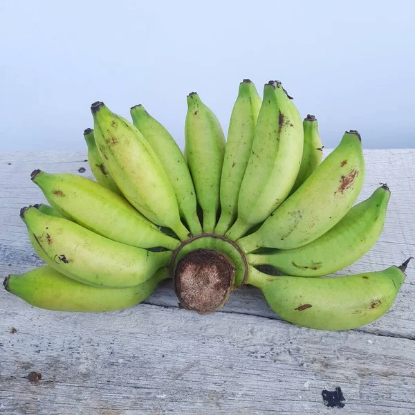 ゴールデンバナナは繊維を多く含む果物の一種です 食物繊維は消化の健康のために非常に良い — ストック写真