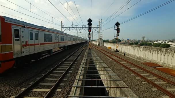 Dżakarta Indonezja Maja 2023 Elektryczny Pociąg Indonezyjskiej Firmy Kolejowej Kai — Wideo stockowe