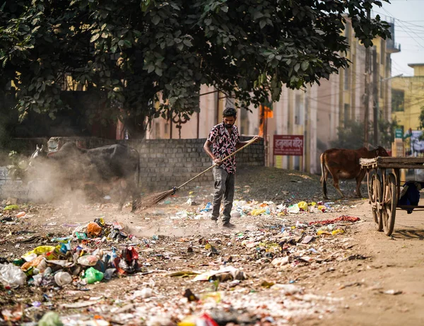 December 2022 Raipur India Man Sweeping Trash Broom Polyhthene Big — Stock Photo, Image
