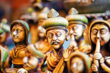 El sanatları, Hindistan Sanatı, Terracotta Heykeli Şov Parçaları ve Koleksiyonlar, bir grup klasik Hint müziğinde sahne alan minyatür folk müzisyenlerinin güzel kil bebekleri.