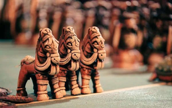 Atlar, ünlü Terracotta hayvan bebekleri, El Sanatları Fuarı, El Sanatları, Hindistan Sanatı, Terracotta Heykel Şovları ve Koleksiyonlar