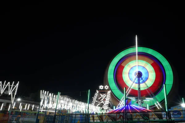 Długa Ekspozycja Powolna Prędkość Migawki Shot Spinning Ferris Wheel Pięknymi — Zdjęcie stockowe