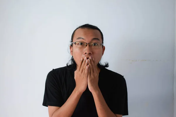 Ein Erwachsener Asiatischer Mann Mit Schwarzem Shirt Und Einer Brille — Stockfoto