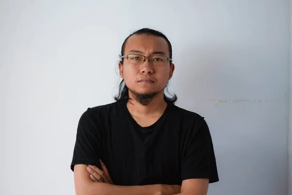 Vuxen Asiatisk Man Bär Svart Shirt Och Glasögon Med Långt — Stockfoto