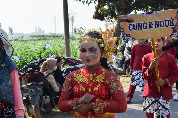 Tuban Indonesia Agosto 2023 Personas Vestidas Con Custome Tradicional Javanés —  Fotos de Stock
