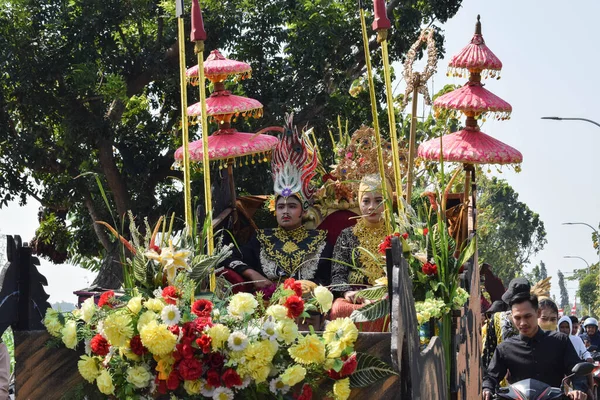 인도네시아 2021년 29일 Tambakboyo 지구에서 인도네시아 공화국 주년을 기념하여 전통적인 — 스톡 사진