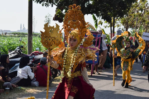 Tuban Indonesien August 2023 Menschen Mit Traditionellem Javanischem Empire Custome — Stockfoto