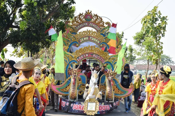 인도네시아 2021년 29일 Tambakboyo 지구에서 인도네시아 공화국 주년을 기념하여 전통적인 — 스톡 사진