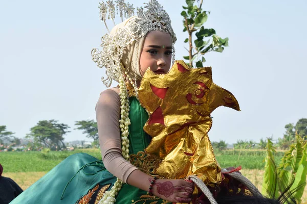 Tuban Indonesien August 2023 Menschen Mit Traditionellem Javanischem Empire Custome — Stockfoto