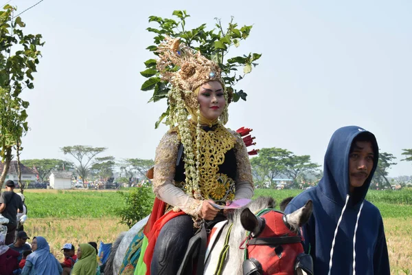 Tuban Indonesien Augusti 2023 Människor Bär Traditionella Javanese Empire Custome — Stockfoto