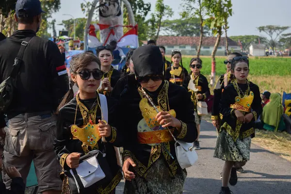 Tuban Indonesia Agosto 2023 Persone Che Indossano Tradizionale Custode Dell — Foto Stock
