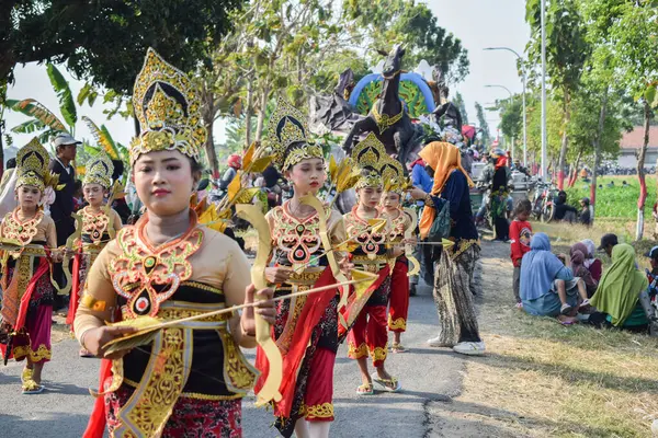 Тубанская Индонезия Августа 2023 Года Люди Традиционной Одежде Яванской Империи — стоковое фото