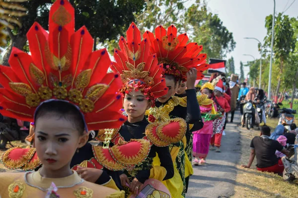Тубанская Индонезия Августа 2023 Года Люди Традиционной Одежде Яванской Империи — стоковое фото