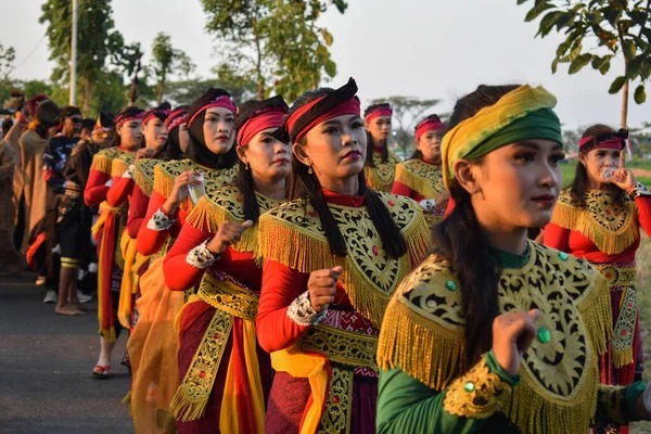 Tuban Indonesien Augusti 2023 Människor Bär Traditionella Javanese Empire Custome — Stockfoto