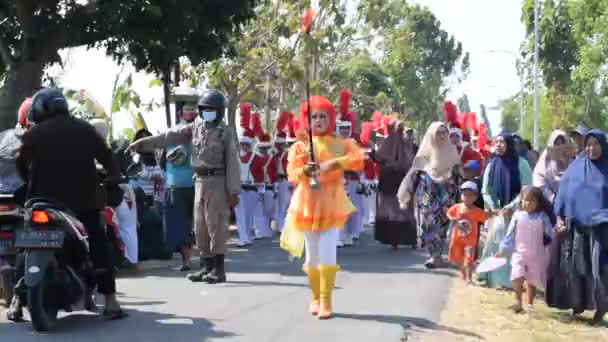 인도네시아 2021년 29일 전통적인 인도네시아 케바야 바티크 인도네시아를 인도네시아 기념일 — 비디오