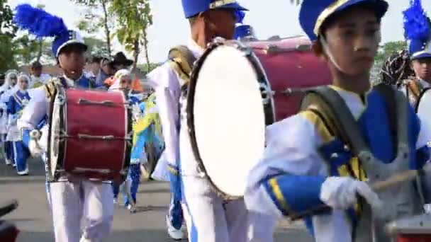 Tuban Indonesien August 2023 Jugendliche Traditionellen Indonesischen Tuch Kebaya Oder — Stockvideo