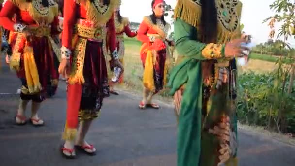 Tuban Indonesia Srpna2023 Teenageři Tradiční Indonéské Látky Kebaya Nebo Batik — Stock video