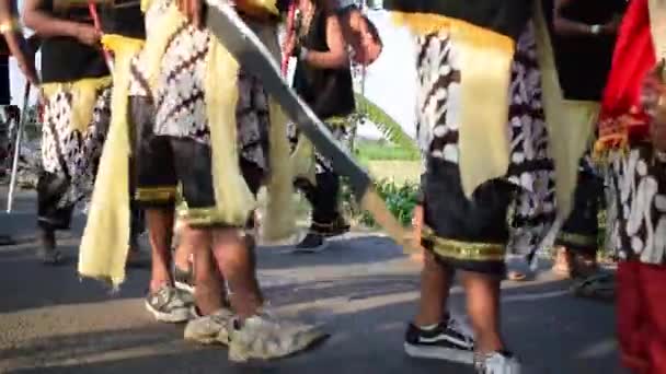 Tuban Indonesië Augustus 2023 Tieners Die Traditioneel Textiel Uit Indonesië — Stockvideo