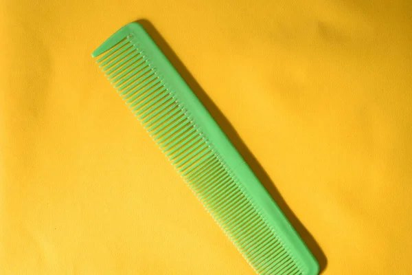 Green Comb Isolated Yellow Background — Stock Photo, Image