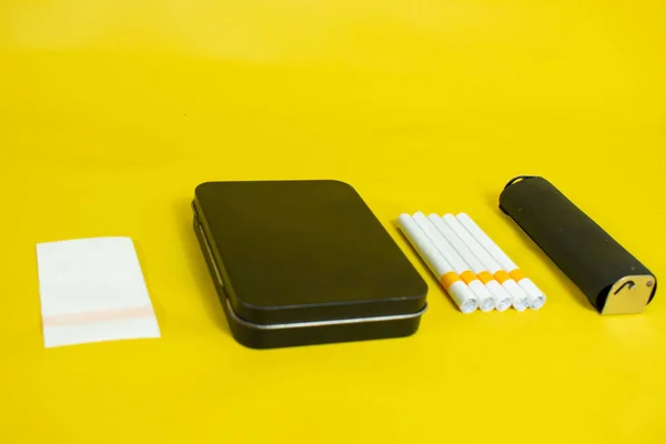 Eine Packung Handgemachte Zigaretten Tabak Zigarettenrolle Und Packung — Stockfoto