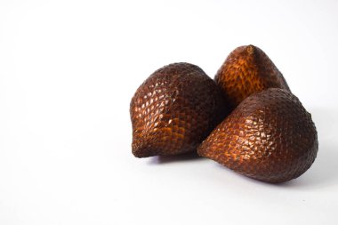 Yılan meyvesi izole edilmiş beyaz arkaplan