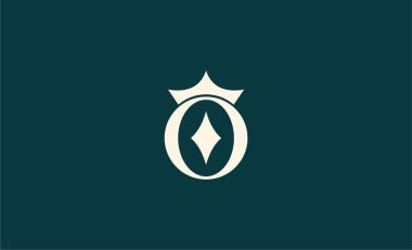 O harfli Crown Logosu. Şık, Kral, Kraliyet ve Lüks ve Mücevher Markası Premium konsepti.