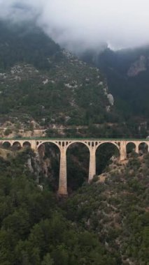 Stone Bridge demiryolu, Varda demiryolu köprüsü, James Bond filmindeki köprü, Adana Taskopru, tren köprüsü, boş köprü.,