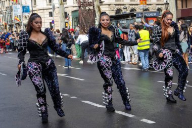 12 Ekim 2024, İspanya Barselona 'da İspanyol Bayramı kutlamaları. İspanya, Katalonya, Barselona Eyaleti, Sokak Karnavalı Geçidi.