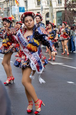 12 Ekim 2024, İspanya Barselona 'da İspanyol Bayramı kutlamaları. İspanya, Katalonya, Barselona Eyaleti, Sokak Karnavalı Geçidi.