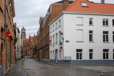 Bruges, Belçika sokaklarında tarihi mimari. Bruges şehrinin manzarası.