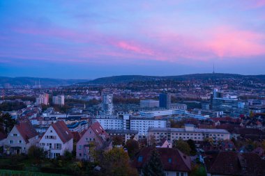 Stuttgart 'ın panoraması, yukarıdan şehir, güzel şehir manzarası