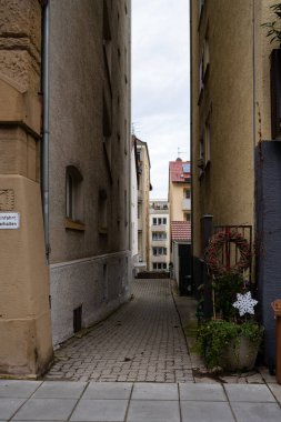 Şehir avluları, şehir avlularının büyüsü, kekeleme, Almanya