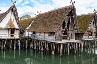 Constance Gölü, ok binaları. İsa 'dan 4300 yıl önce.