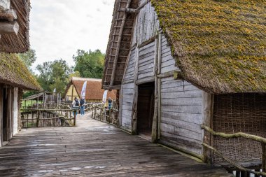 Constance Gölü, ok binaları. İsa 'dan 4300 yıl önce.