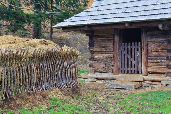 Uma Poça Estrume Estábulo Onde Ovelhas Paisagem Rural Eslováquia Região — Fotografia de Stock