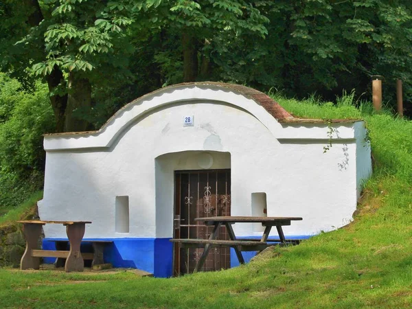 ペトロフ チェコ プラザ 2023年6月 チェコ共和国のモラヴィア地方の典型的な屋外ワインセラー群 — ストック写真