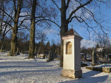 Haç Yolu 'nu durduruyorum. Eski Hristiyan mezarlığındaki süvariler.