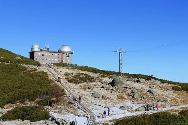 High Tatras, Slovakya, 17 Kasım 2019: Skalnatif Pleso Gözlemevi.